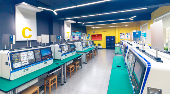 \\Youngsun\g\学校资料\zoty中欧体育全站官网资料\学院网站建设\现代通信技术实验室.jpg