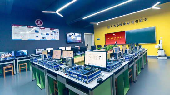 \\Youngsun\g\学校资料\zoty中欧体育全站官网资料\学院网站建设\嵌入式系统及应用实验室.jpg